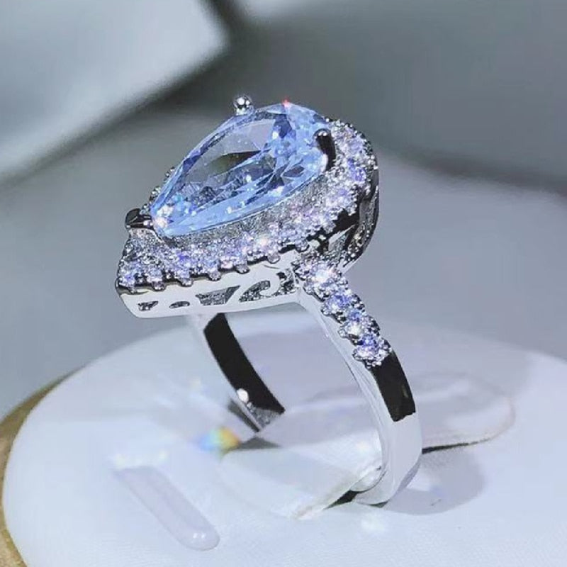 Elegant and Exquisite Tear Drop white zircon Ring With Diamonds